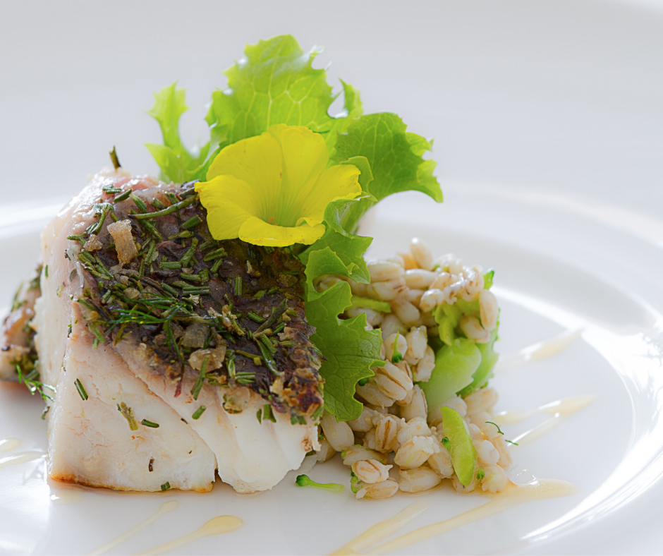 Poisson blanc en croûte d'herbes et purée de céleri-rave