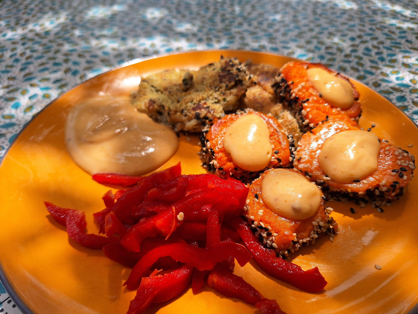 Patates douces façon tataki et croquettes de chou fleur, sauce LBT
