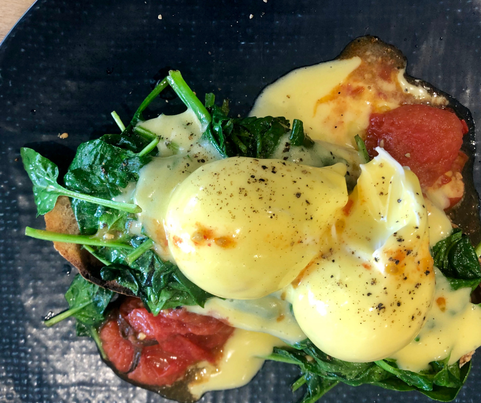 Oeufs à la florentine, épinards et carottes au cumin