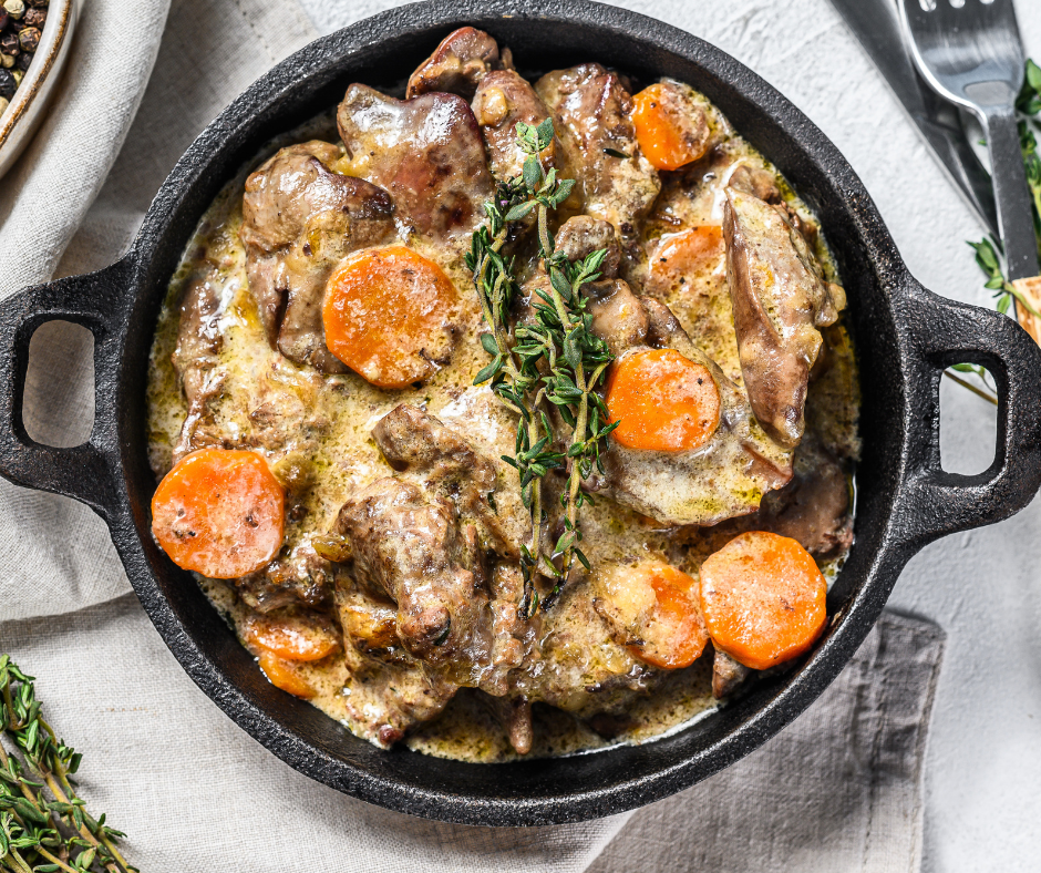 Poulet à la normande, pâtes et légumes de saison