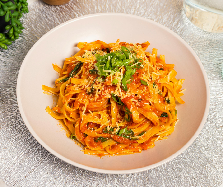 Nouilles aux légumes et sauce cacahuètes
