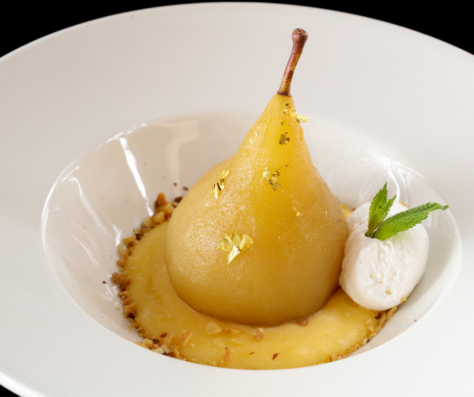 Poire pochée aux épices et chantilly (jeudi / vendredi)