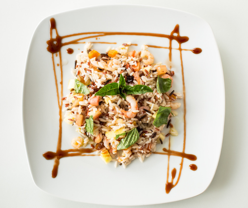 Salade de riz, encornets et légumes
