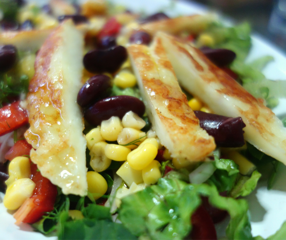 Salade estivale au halloumi