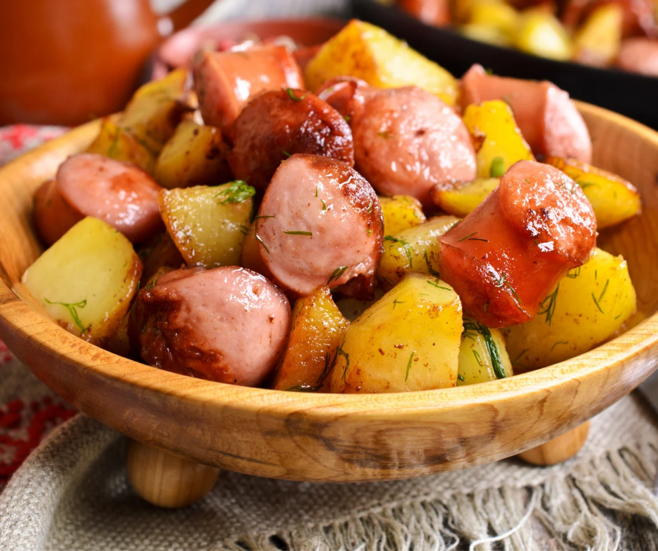 Salade de pommes de terre, saucisses de Montbéliard et légumes de saison